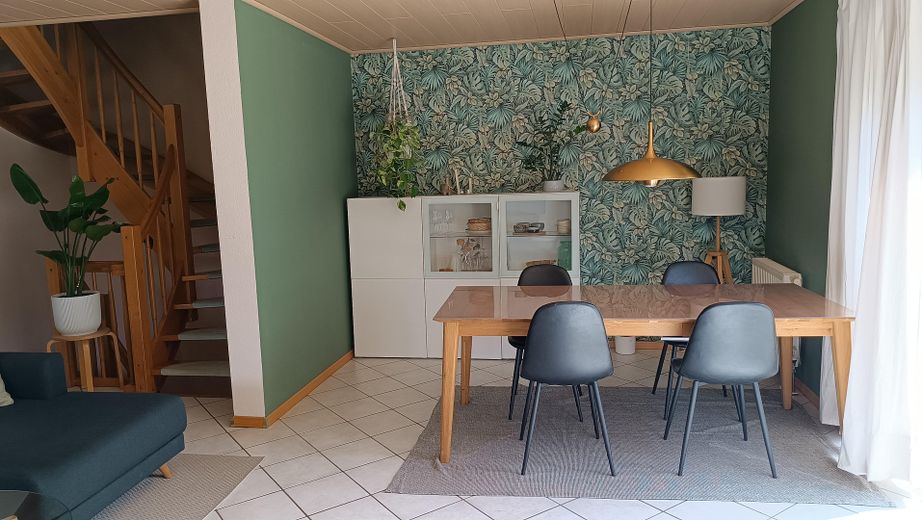 Komisyonsuz: Niefern-Öschelbronn’da bahçeli ikiz ev – Wohnzimmer