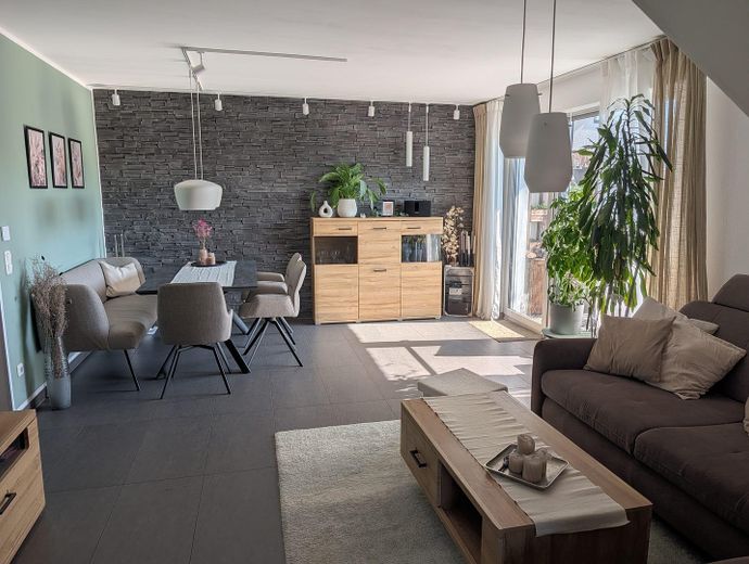 Moderne und Helle 3,5 Zimmer Wohnung von 2014 in Rheinberg zentrumsnah – Wohnzimmer