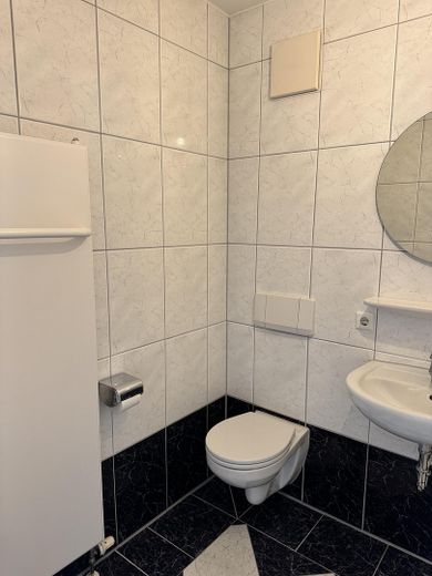 Komfortable Stadtwohnung mit Aufzug – Bad