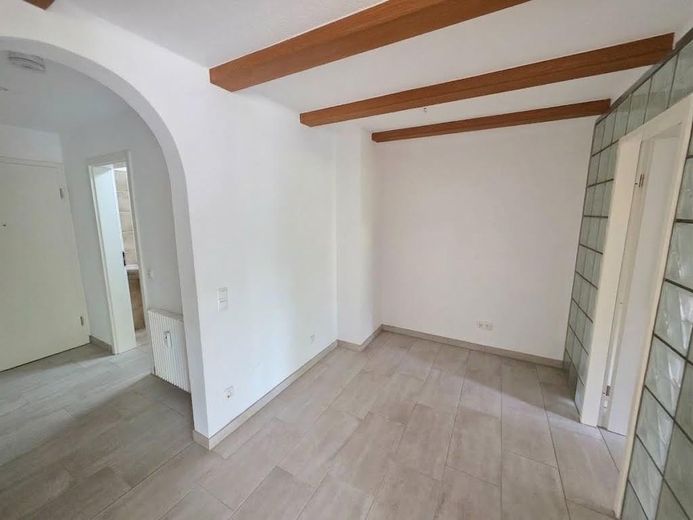 2,5 locali vicino al bosco e alla zona sud della Ruhr, terrazza di 14 m², bagno: vasca + doccia, parquet in legno massello – Essecke daneben Küche