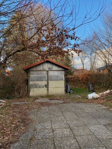 *Grundstück mit Altbestand, ideal zur Bebauung mit einem großen EFH, oder einem Zweifamilienhaus !!!* – Stellplätze 1