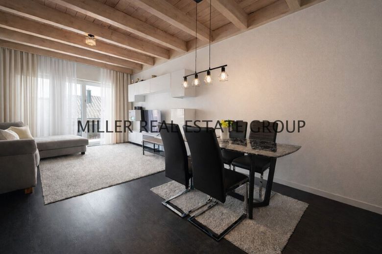 5-Zimmer-Maisonettewohnung in Kösching kaufen - großzügige Eigentumswohnung mit Balkon und zwei Stellplätzen nahe Ingolstadt! – offener Wohn-Ess-Küchenbereich
