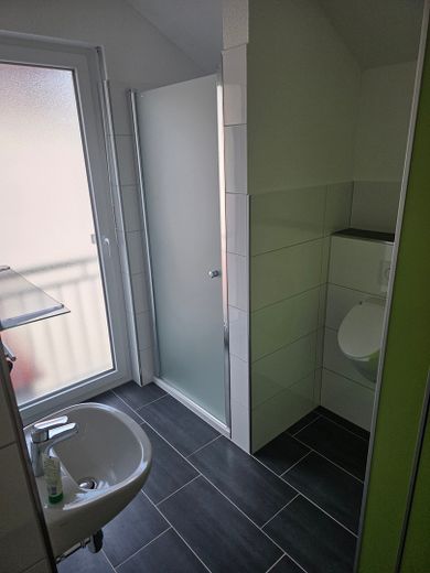 Freundliche und neuwertige 3,5-Raum-Dachgeschosswohnung mit geh. Innenausstattung in Aßlar – Foto 7
