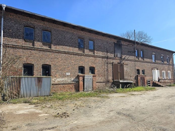 3 Hektar Potenzial - deine Chance auf Wertsteigerung. – Speicherhaus - Außenansicht