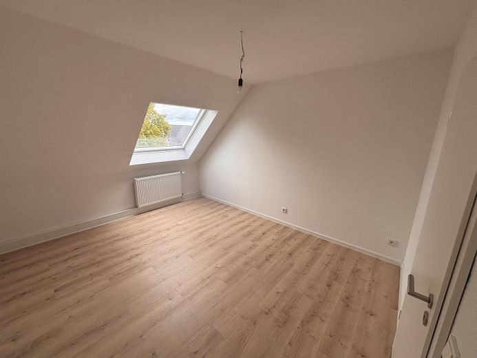 Dachgeschosswohnung mit großer Wohnküche, EBK, Stellplatz und Glasfaser in Wunstorf-Kolenfeld – Schlafen