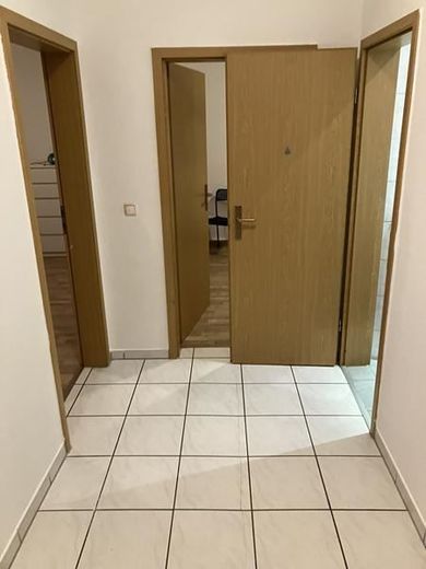 Gemütliche 3-Zimmer mit Mobiliar, Laminat, Dusche und EBK in ruhiger Lage! – IMG_3726