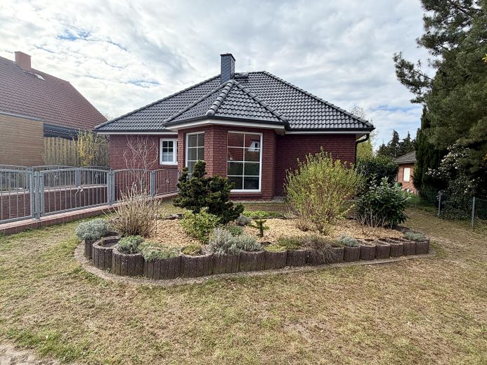 225 qm Familienglück auf 2 Ebenen + Toller Garten, Sauna & Kamin – Garten