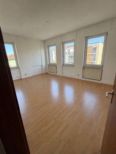 Geniş planlı, aydınlık 3 odalı daire – Fotoğraf 3
