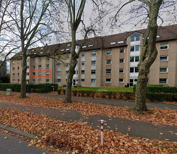 Geschmackvolle 3,5-Zimmer-Wohnung in Holthausen mit gut ausgestattetem Wohnbereich, Balkon und EBK – Außenansicht des Gebäudes