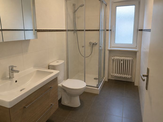 ¿Nuevo en Kleve? Habitación amueblada en un piso compartido recién formado de 3 personas – Badezimmer