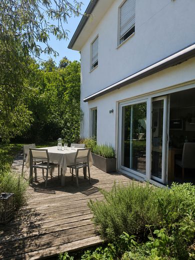 Doppelhaushälfte in München-Untermenzing - familienfreundlich, nachhaltig, durchdacht – Ostterrasse