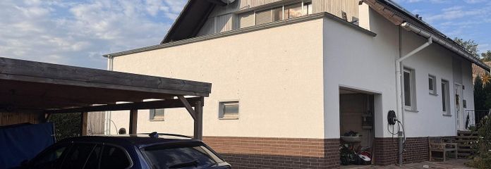 Commission-free: Well-maintained family home with 24 kWp PV system, storage, pool & large plot – Außenansicht