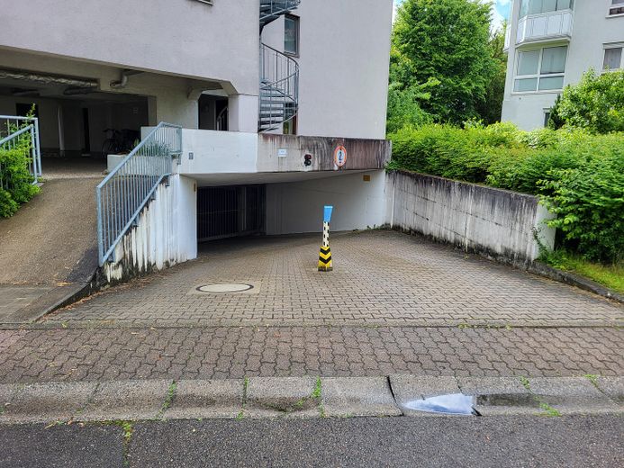 Kapitalanlage - 2 ZW mit Balkon, Einbauküche u. TG-Stellplatz in Waiblingen – TG - Einfahrt
