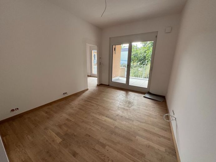 Attraktive 2 RWG mit großer Loggia und herrlichem Blick – Foto 1