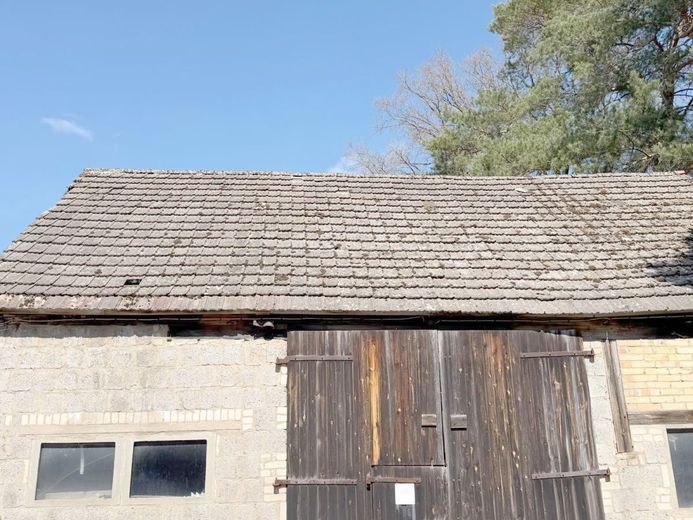 Provisionsfrei großes Grundstück mit Büro Garagen Hallen Carports – baruth-dach-2
