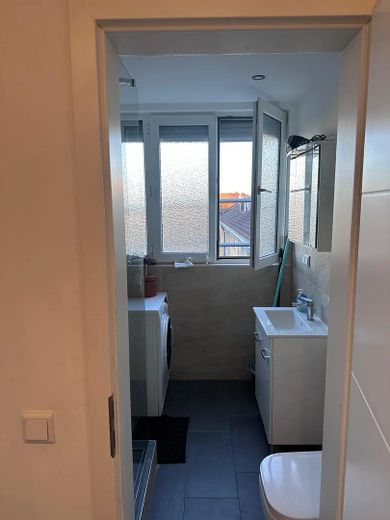 WG-Zimmer in attraktiver Stadtlage - Lenaustraße 8, München / 5.OG / Zi.3 – Badezimmer