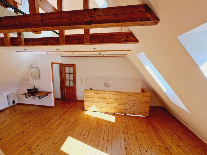 Fundstück: Schönes, sehr individuelles Reihenmittelhaus für Pärchen – DG 1