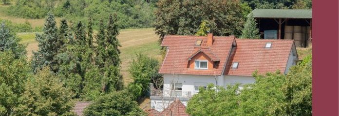 Ruhig am Feldrand wohnen: Haus-im-Haus mit Terrasse, Garten, Aussichtssbalkon, Carport & EBK