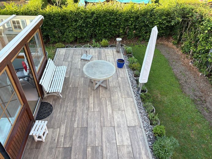 Doppelhaushälfte – Terrasse u. Garten