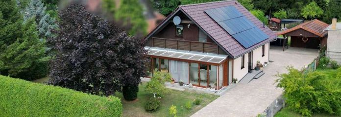 Maison modernisée avec piscine & installation photovoltaïque – Habiter au cœur du paysage lacustre de Priepert