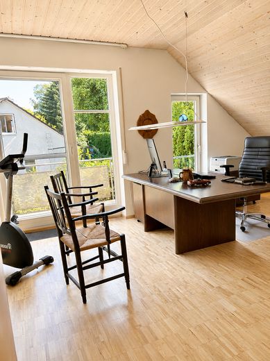 Viel Raum. Viel Privatsphäre. Viel Lebensqualität - schönes Einfamilienhaus in Herdwangen-Schönach – Büro