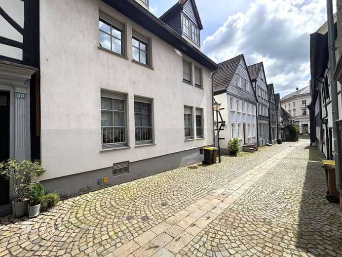 Mehrfamilienhaus von 1991 im historischen Kern von Essen-Kettwig – Außenansicht