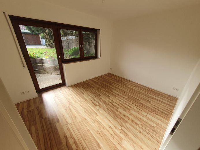 Tranquillo appartamento di 2 locali con terrazza e garage – Schlafzimmer