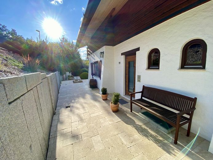 Maison individuelle avec appartement indépendant et vue dégagée *sans commission* – Eingangsbereich