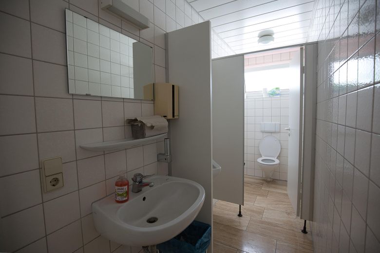 Flexible Büro- und Schulungsfläche mit 225 m² und 4 Stellplätzen in Reutlingen-Sondelfingen – Sanitärbereich