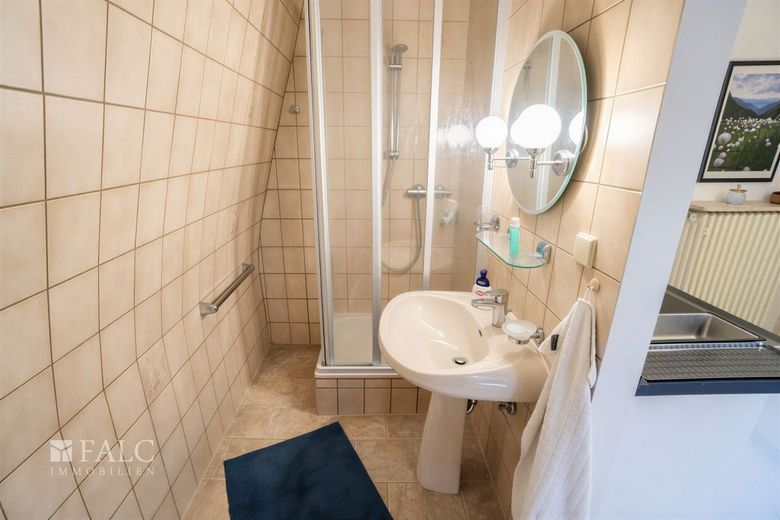 Stilvolles Familienhaus zu verkaufen! – Badezimmer OG