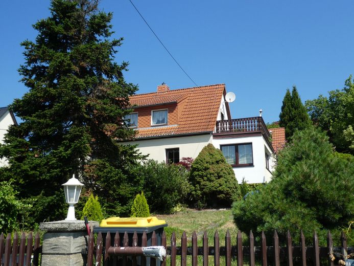 Beau terrain à bâtir avec petite maison à Possendorf – Blick von der Straße