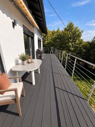 Exclusive house with a separate apartment in a quiet location on the edge of the forest in Tuttlingen – Balkon