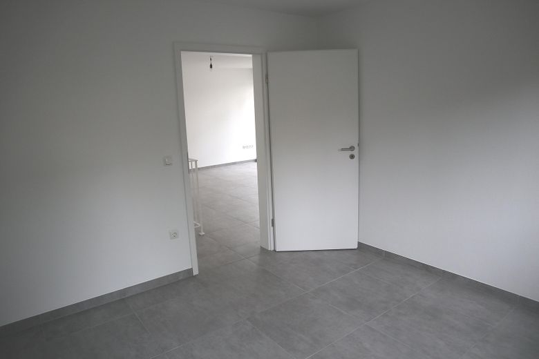 Provisionsfrei: 3 Zimmer Maisonette Gartenwohnung - 79 m² Nutzfläche in guter Lage – Schlafzimmer-2
