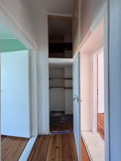 Provisyon yok. Neukölln'ün kalbinde ışıkla dolu ve geniş eski bina dairesi – Abstellkammer