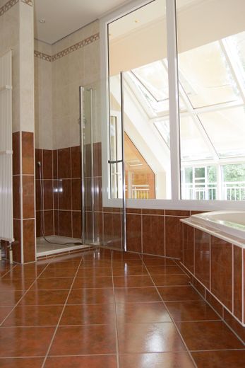 Represäntive Premium-Villa in gefragter Lage von Kolkwitz - VERKAUF IM DIGITALEN BIETERVERFAHREN – Bad oben