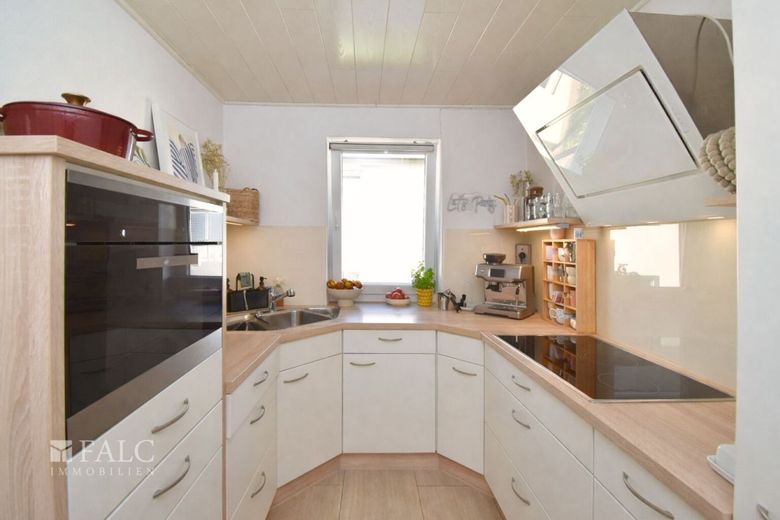 Ihr Zuhause zum Wohlfühlen - mit Garten, Doppelgarage und Raum zum Entfalten – Küche