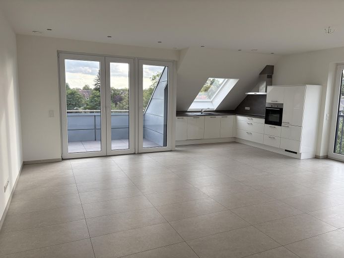 Exklusive 4-Zimmer-Wohnung mit großem Balkon – Foto 1