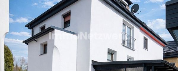 Ansicht Gebäude seitlich hinten