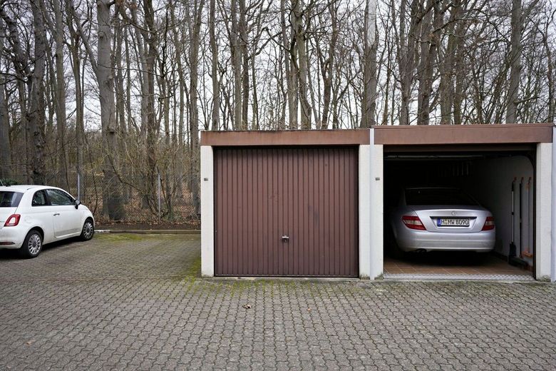 Wohnen am Stadtpark Langenhagen: Gut geschnittene Wohnung mit großem Balkon und Garage – Garaga