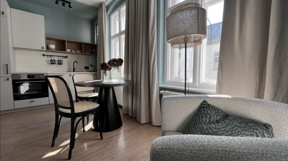Voll möbliertes 1-Zimmer Wohnung nahe Helmholtzplatz – 07.Küche