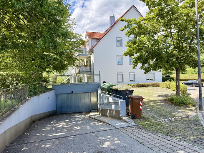Un chez-soi ensoleillé avec balcon exposé sud - Appartement de 2 pièces à occuper soi-même - Sans commission – Einfahrt Tiefgarage