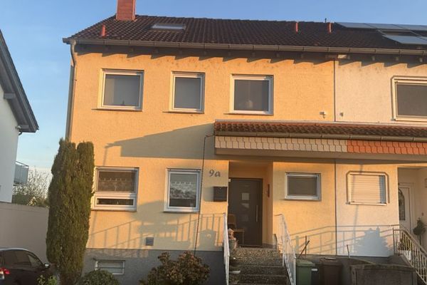 Na sprzedaż świetny dom w zabudowie bliźniaczej w spokojnej i poszukiwanej lokalizacji Lampertheim-Hüttenfeld