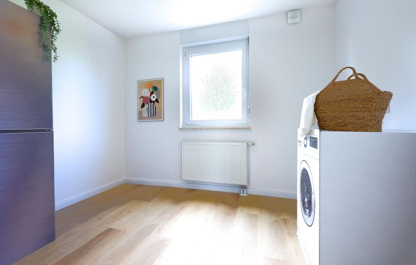 ***Provisionsfrei: Moderne Doppelhaushälfte  - sofort einziehen und wohlfühlen!*** – Hauswirtschaftsraum