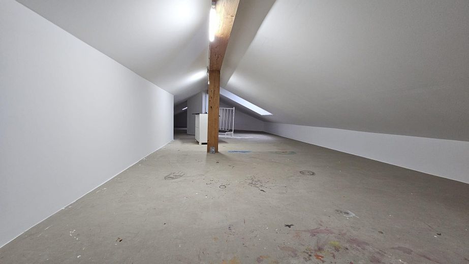 3,5-Zimmer-Wohnung in Bad Vilbel: Modernes Wohnen mit Dachboden – Dachboden