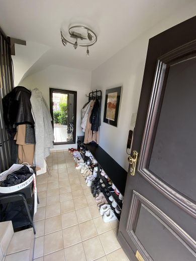 Attraktive 2-Zimmer-Maisonettewohnung in bevorzugter Wohnlage von Ratingen-Lintorf zu vermieten – Flur EG