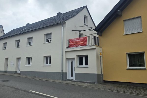 Hochwertige 3 Zimmer Wohnung mit Parkplatz