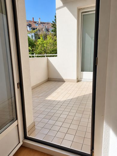 Bel appartement lumineux de 3 pièces en centre-ville (adapté à une colocation) – Balkon mit Blick in die Natur