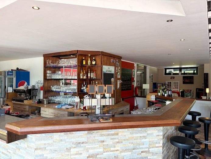 Großes Restaurant/Café mit Sonnenterrasse und zwei Kegelbahnen im Tennisclub TG 49 Bochum – Theke