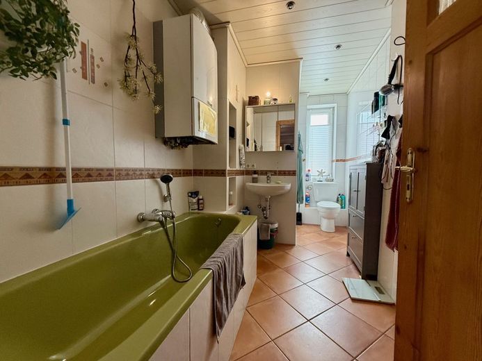 Fröndenberg/Ruhr: Altbau-ETW mit Charme und großen Räumen - Einfach riesig! – Bad
