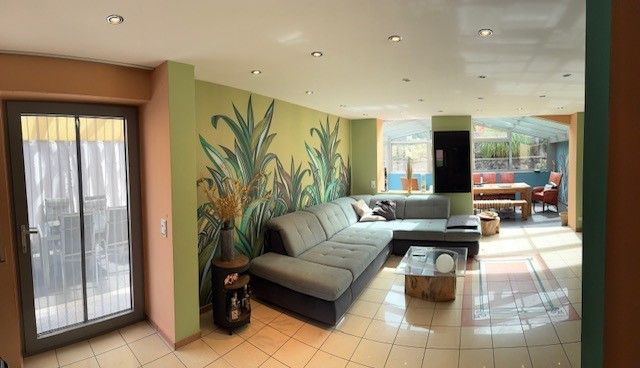 5 Zimmer DHH mit gehobener Ausstattung- von Privat – Wohnzimmer